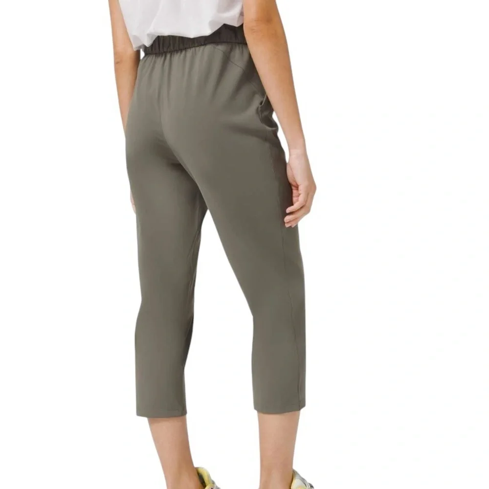 Lululemon Cropped Pants 4 Sage Green